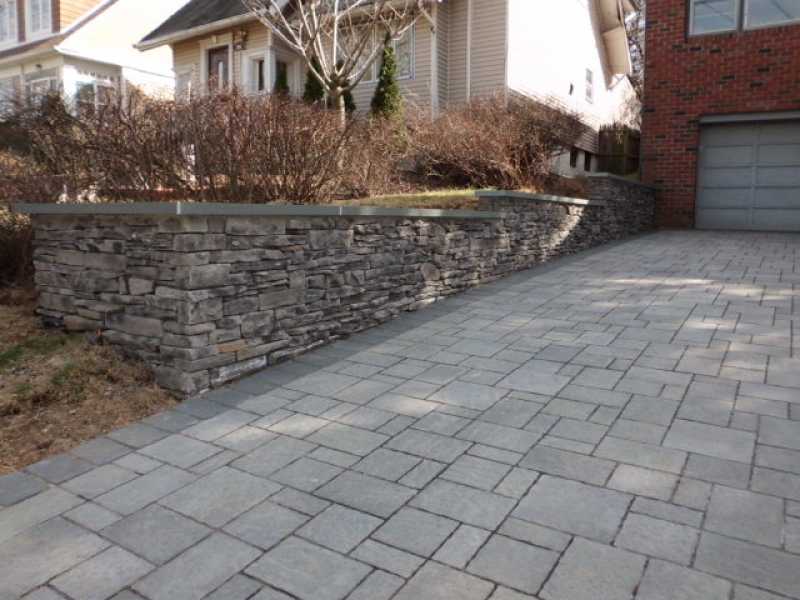 Custom Stone Works Driveway and Retainer Wall