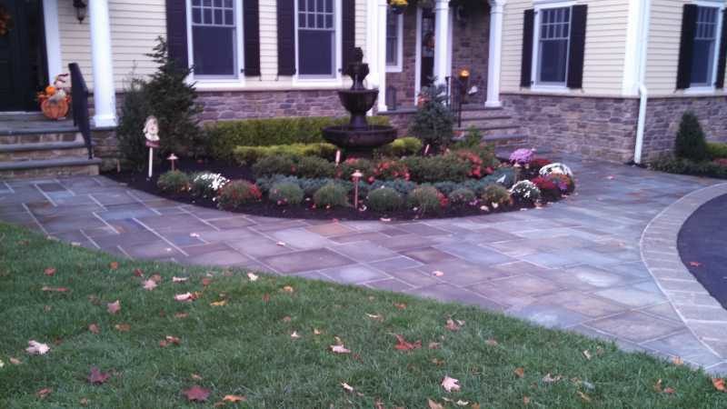 Front yard Fountain with Blue Stone Walkway