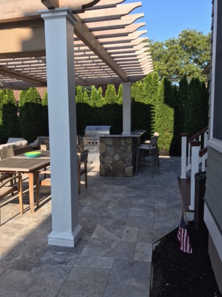 Hardscape-patio-with-pergola-and-kitchen