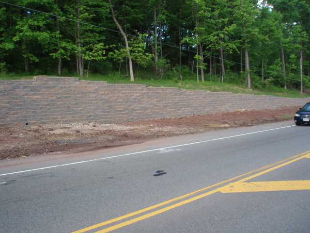 New Jersey Retaining Wall Along Road