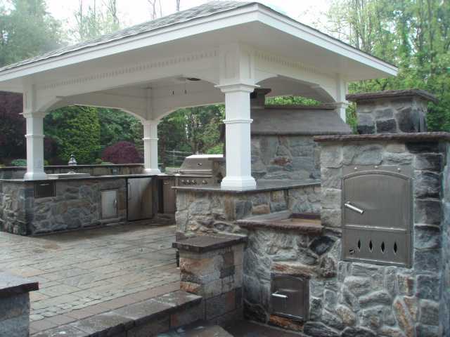 Outdoor Grill and Oven on Raised Patio