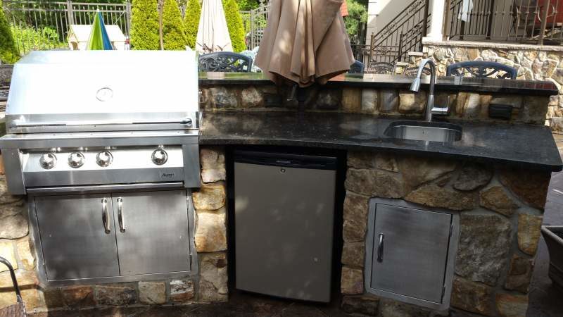 Outdoor Kitchen with Custom Stonework Design