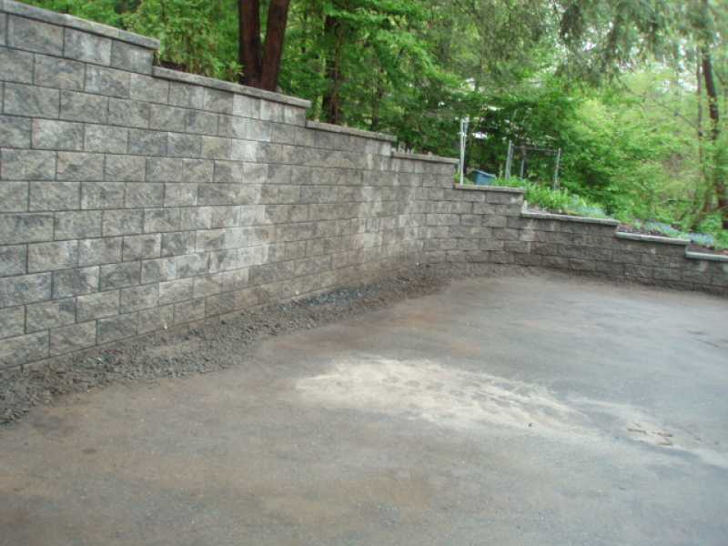 Retaining Wall Installation and Landscaping